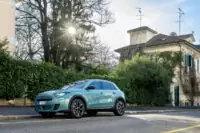 Fiat 600e on nyt Suomen edullisin yli 400 kilometrin WLTP-toimintamatkan sähköauto alkaen vain 30 990 €